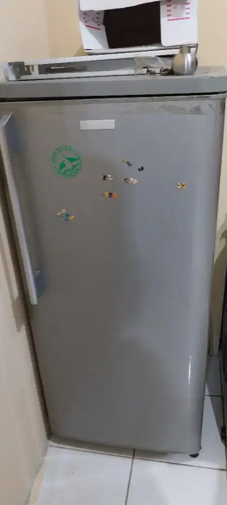 Jual kulkas 1 pintu merk elektrolux