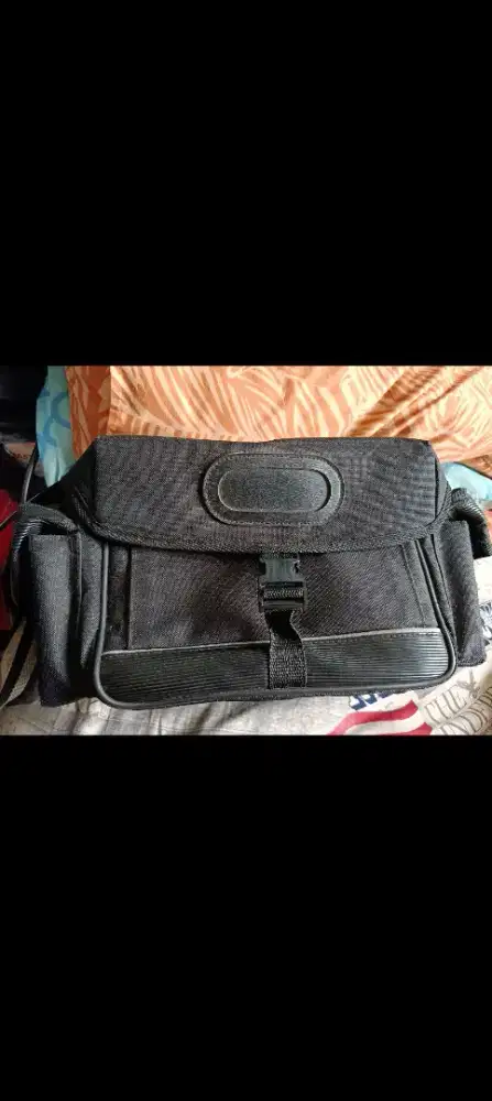 Dijual Tas Selempang Kamera DSLR muatan banyak.
