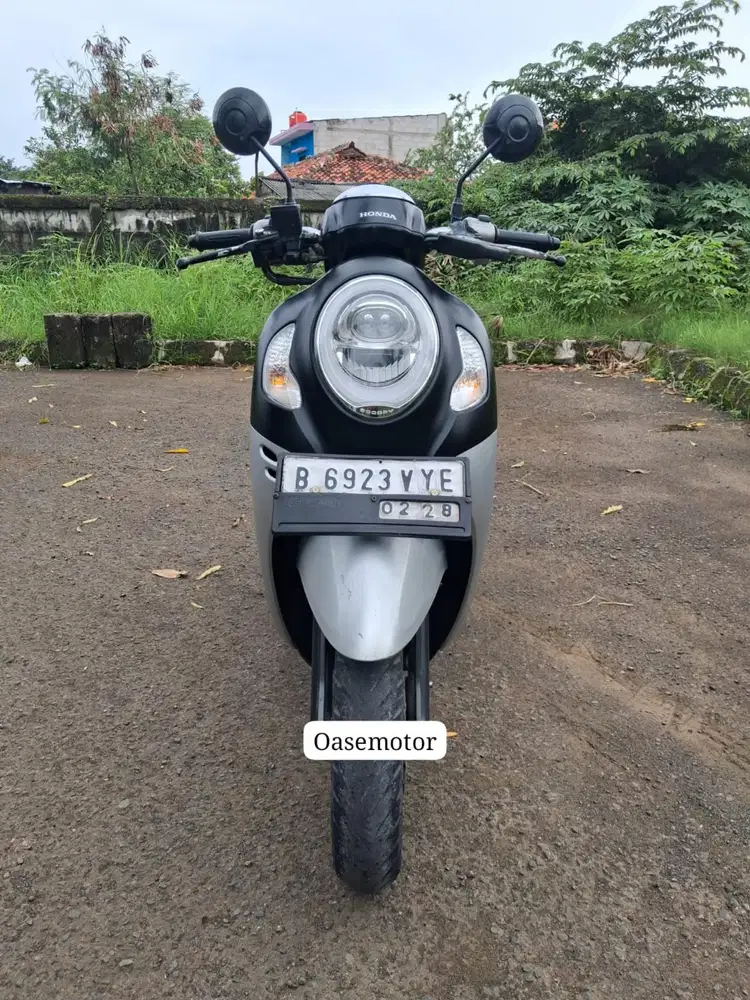 (B) Honda Scoopy Sporty FI Tahun 2023