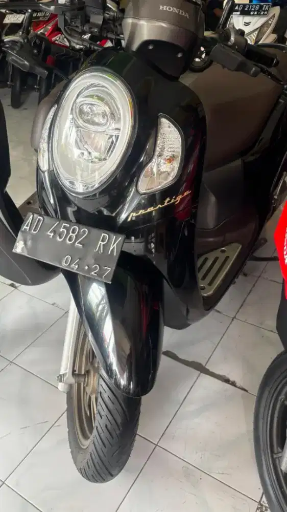 SCOOPY PRESTIGE 2022