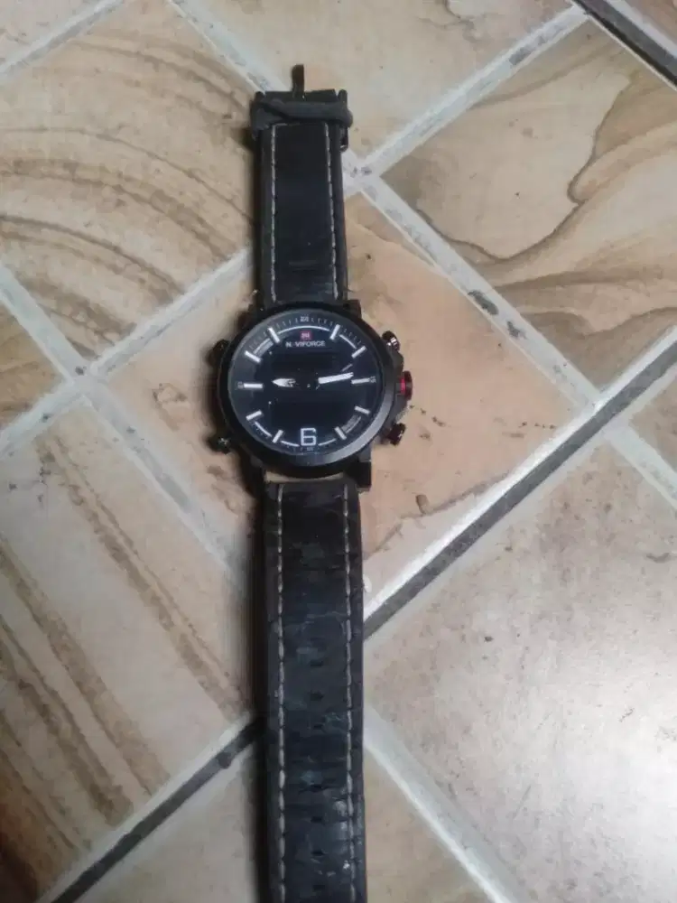 Di jual cepat jam tangan  pria murah