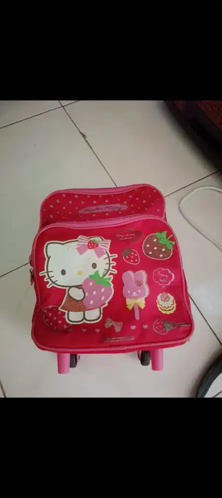 Dijual Tas Trolley Anak Hello Kity ukuran 22cmx15cmx30cm.