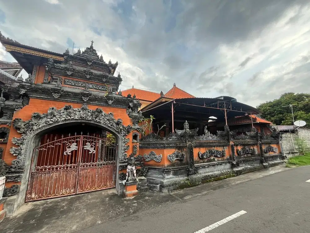 Rumah Ukiran Bali Klasik Mewah di Buleleng
