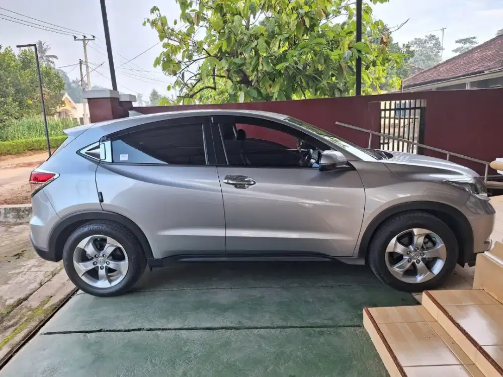 Honda HRV Abu Abu Metalik