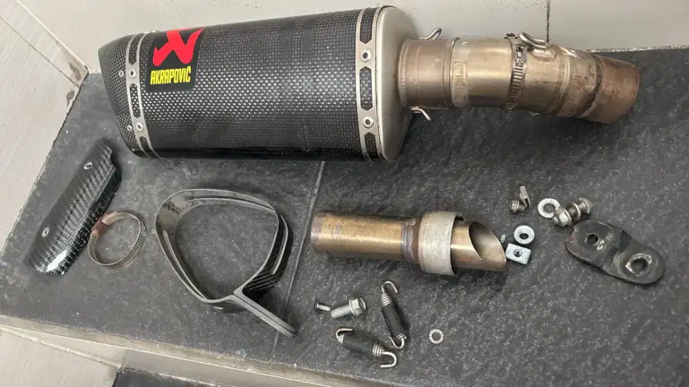 Knalpot Akrapovic Slovenia Exhaust CBR250RR / ZX25R Slip On Original