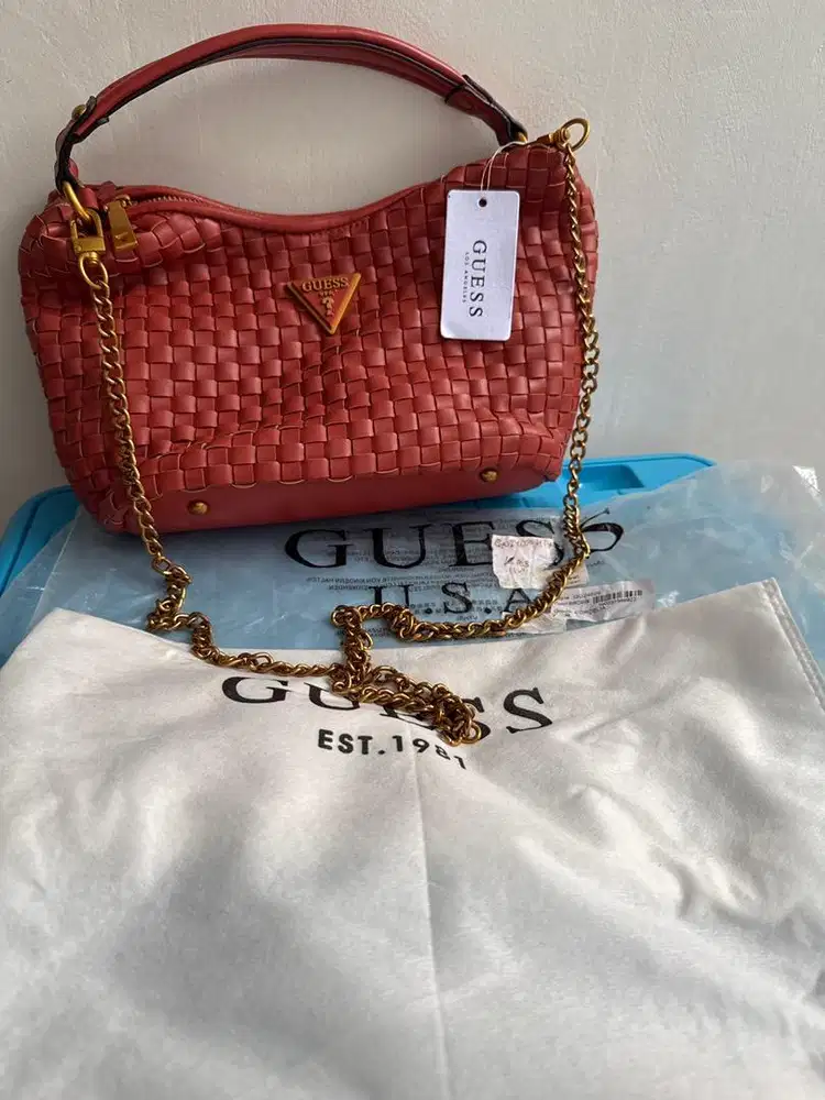 Tas wanita Guess