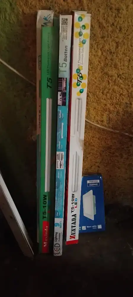 Sisa bangun Lampu neon warna warni