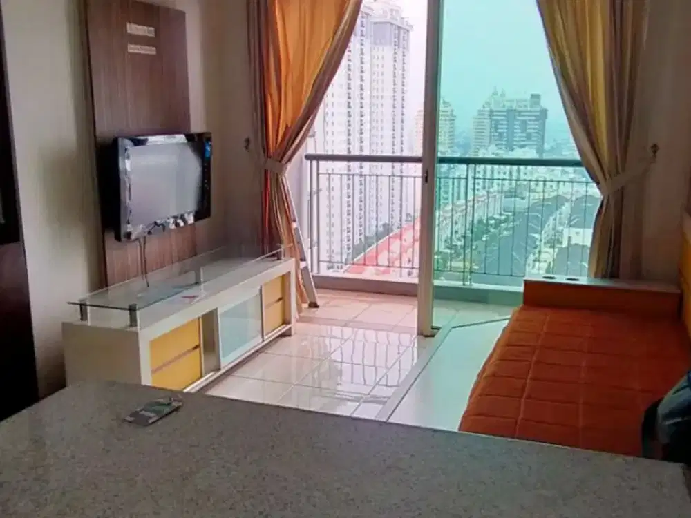 DISEWA APARTEMEN 2BR LANTAI TINGGI DI APARTEMEN CITY HOME MOI KELAPA GADING TOWER SANTA MONICA