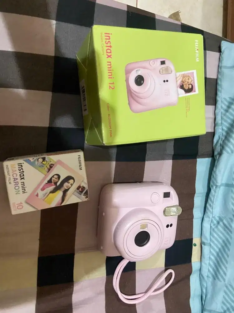 polaroid fujifilm instax mini 12