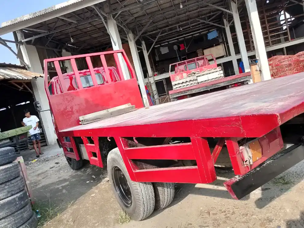 DIBUTUHKAN MEKANIK/MONTIR TRUK BATA RINGAN