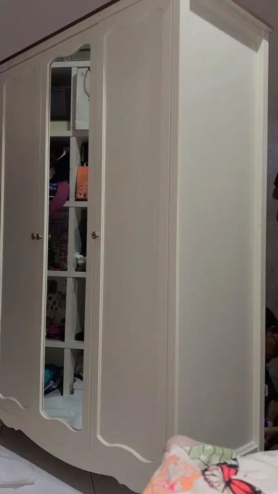 Jual lemari bekas merk ifurnholic series baroque wardrobe 3 doors