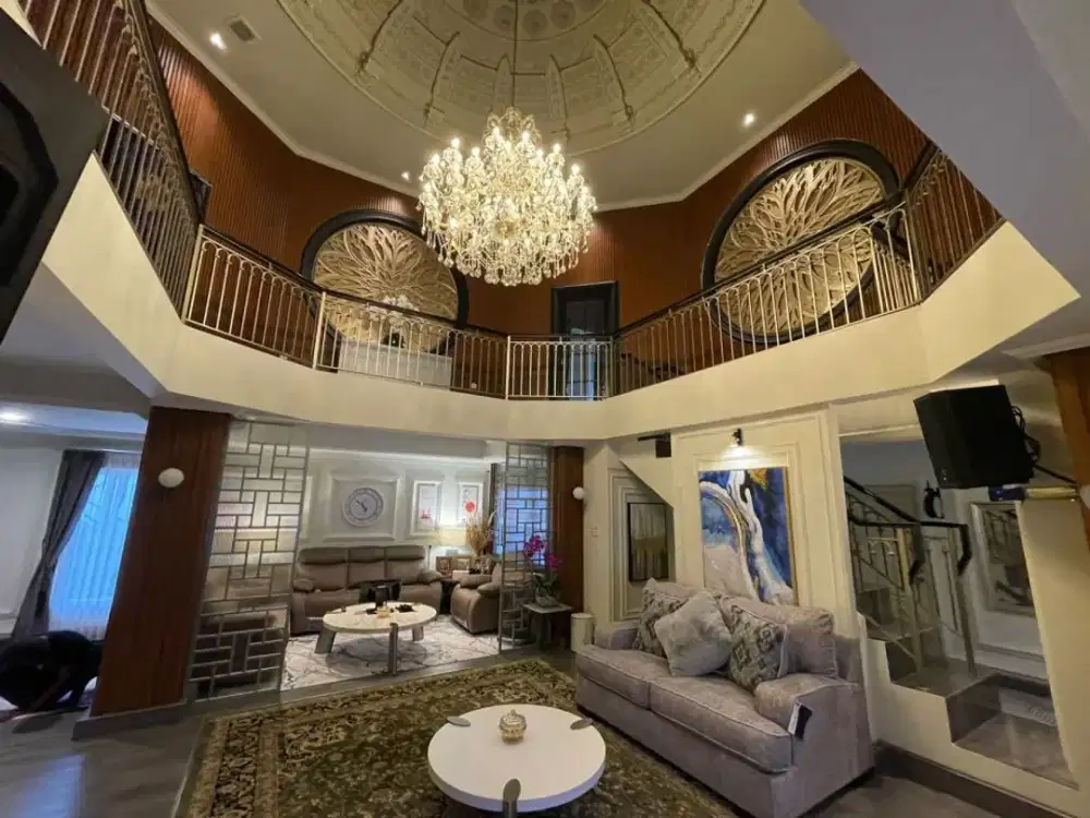 Dijual Rumah Mewah Bergaya Klasik Siap Huni Lokasi di Kawasan Elit Setiabudi Bandung
