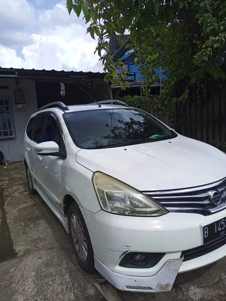 Dijual Grand Livina 1.5 Matic CVT warna putih