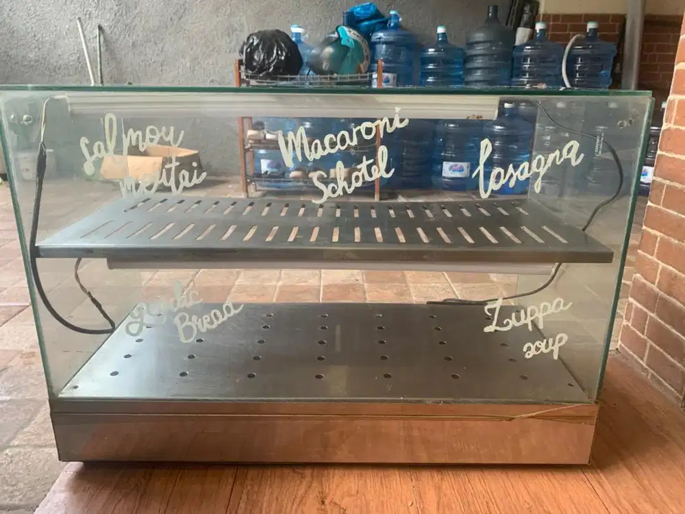 Lemari Kaca untuk Display Makanan