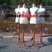 Patung set kaki kayu