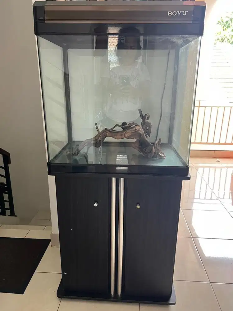 Aquarium lengkap dengan Pompa