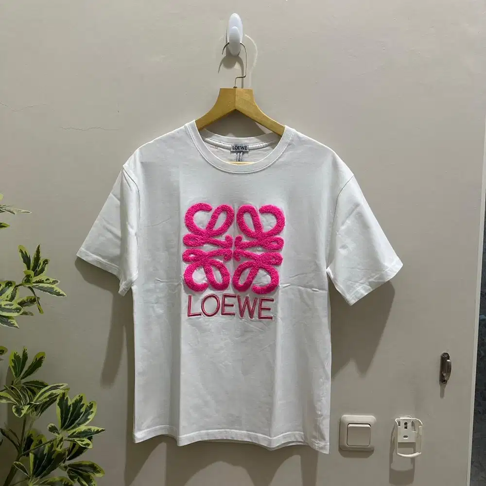 Tshirt Kaos Loewe Luxury Europe