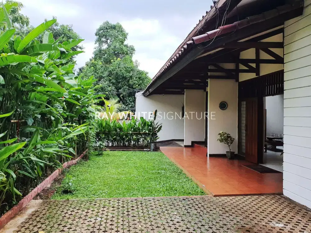 Rumah Mewah di Area Tenang dan Nyaman Jl. Bangka VIIIA