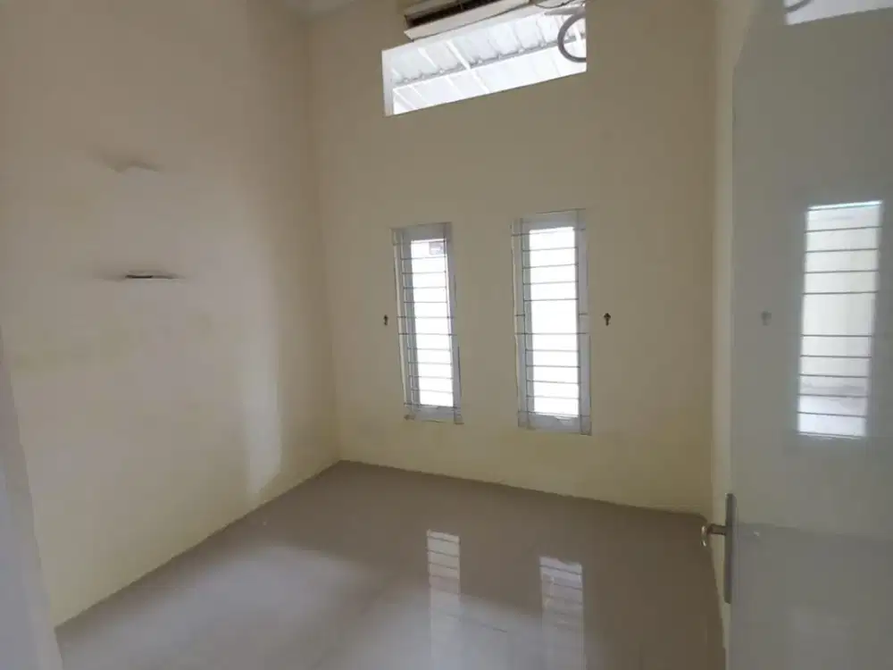 SEWA / KONTRAK RUMAH SIAP HUNI DI WIGUNA SELATAN GUNUNGANYAR DEKAT UPN DAN MERR