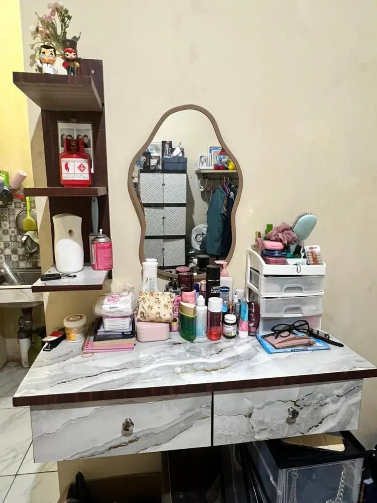 Jual Borongan Meja Rias,Kaca,Meja bulat,Rak barang