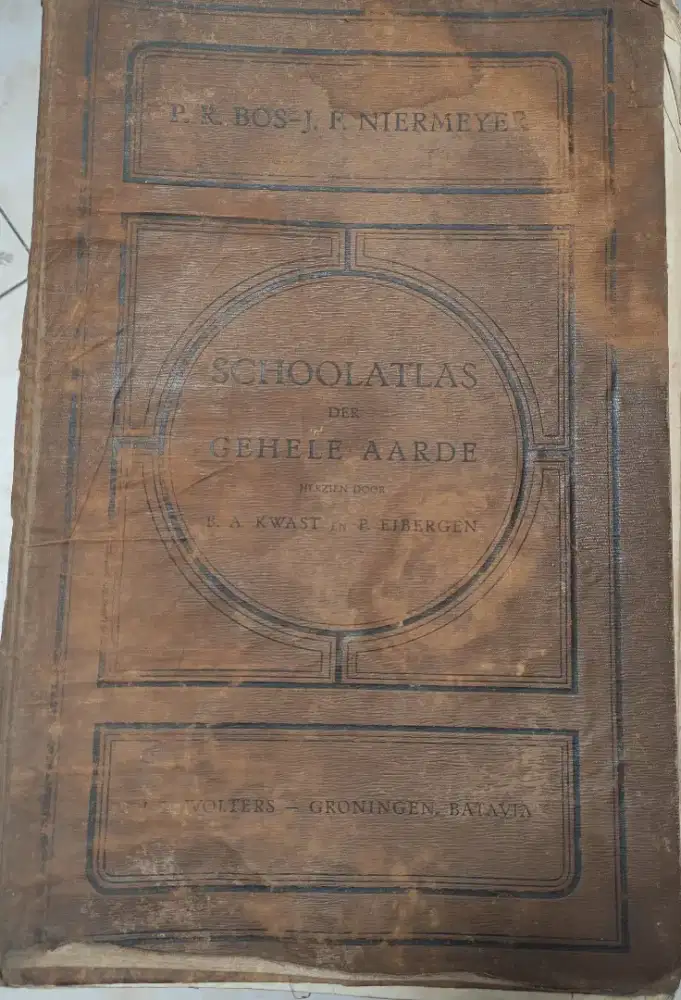 Buku peta kuno, perangko kuno, buku Soekarno