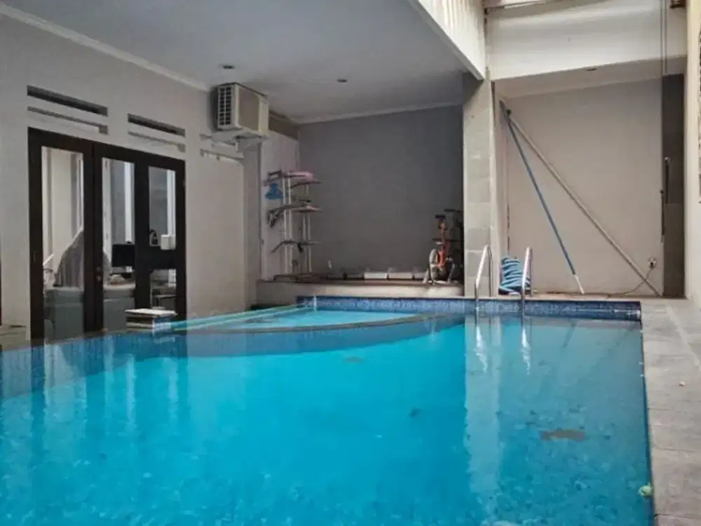 Rumah Mewah 3 Lantai plus Swimming Pool di Senayan Bintaro LR-17250