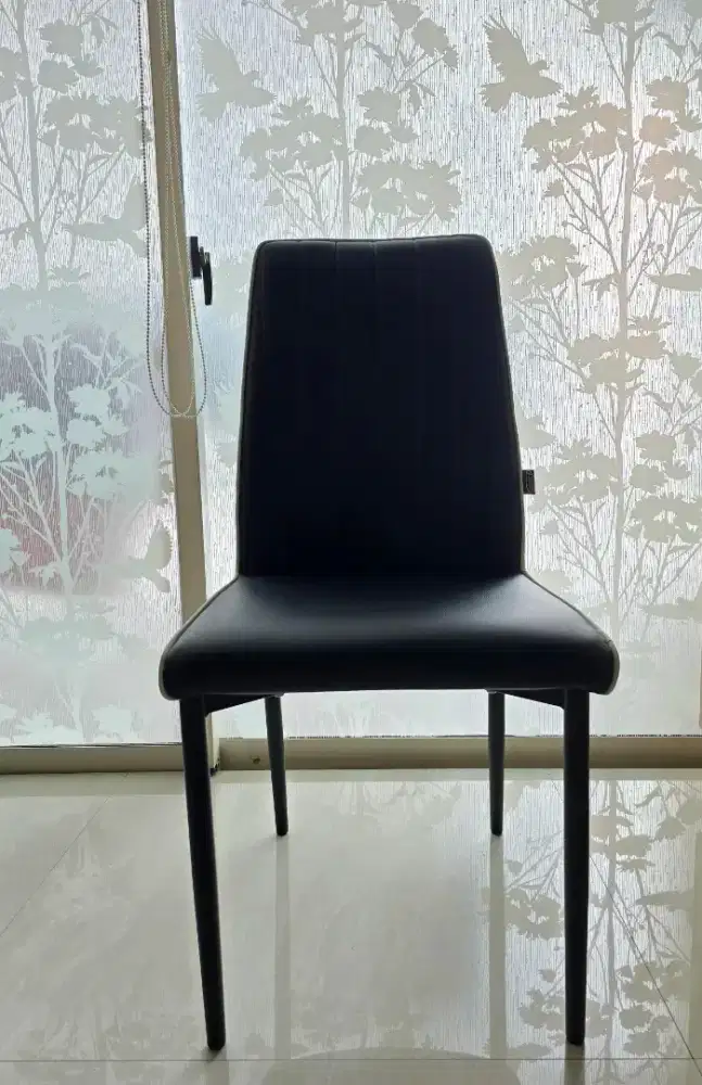 Dijual Kursi Meja Makan (Dining Chair) merk Informa Kondisi 98%