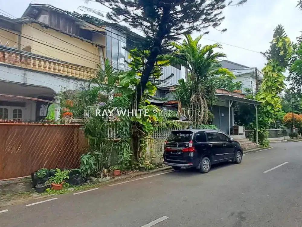 Rumah Lama Posisi Hoek di Cempaka Putih Tengah Jakarta Pusat