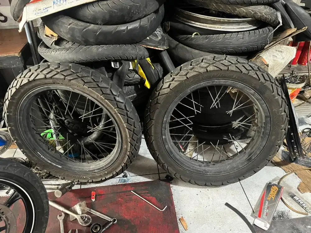 Velg dan Ban Tapak Lebar