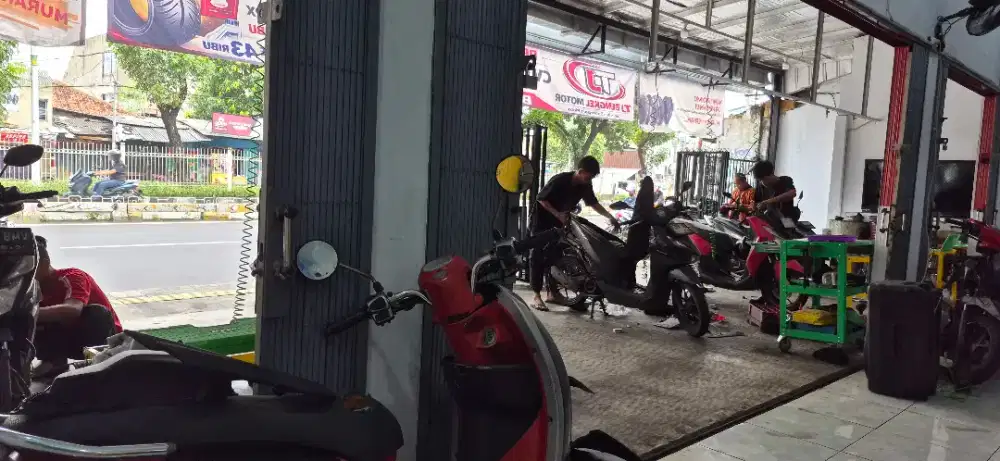 Mekanik bengkel motor umum