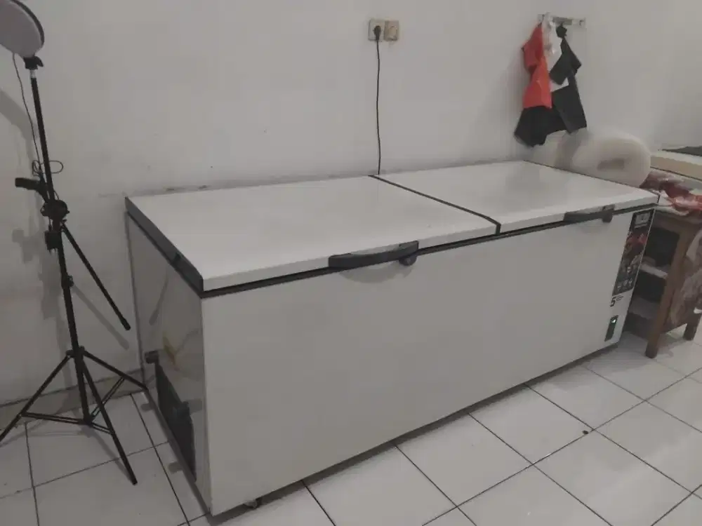 FREEZER GEA 1.000 LITER MASIH MULUS