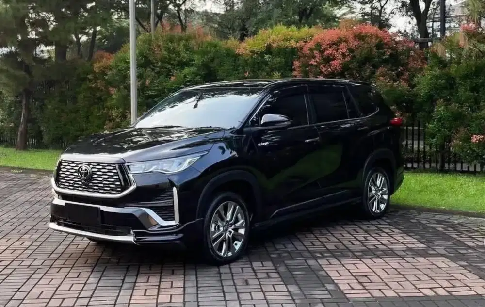 Zenix Q A/T Modelista 2023 Hitam