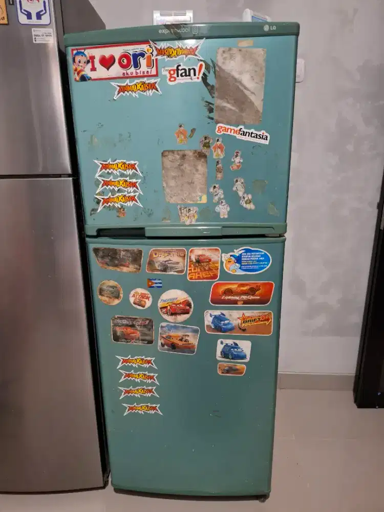 Kulkas merk LG warna hijau
