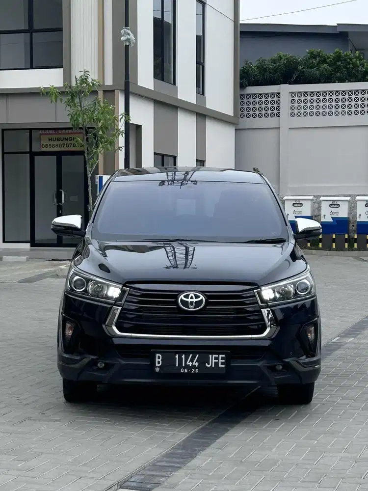 Innova Venturer Diesel 2.4 2021 Hitam