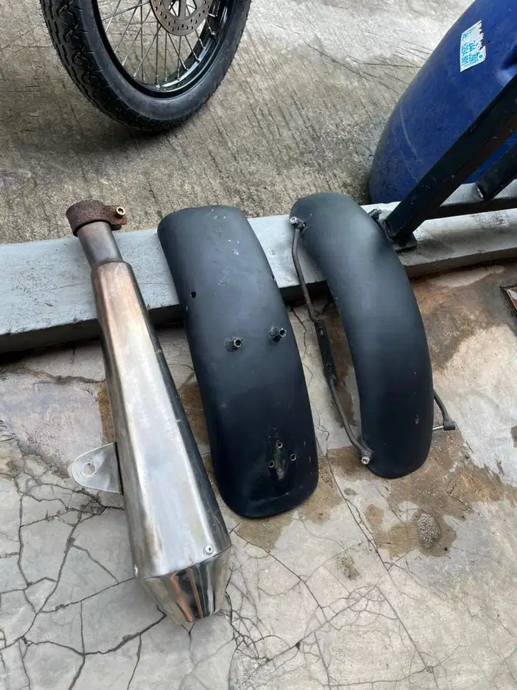 Spakbor Set dan Knalpot W175