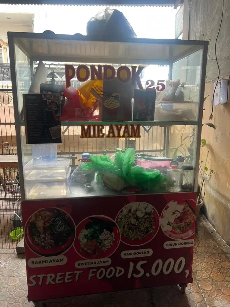 Etalase almunium dagang makanan