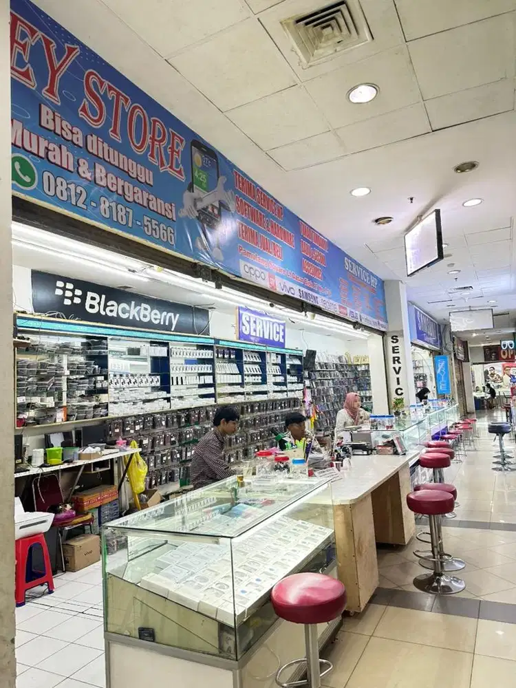 DICARI KARYAWAN/KARYAWATI UNTUK JAGA KONTER SERVICE HP DAN ACC HP !!