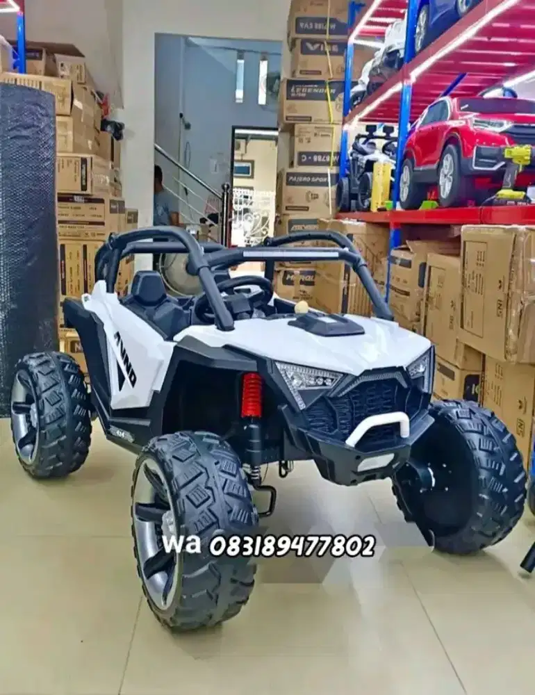 Mobil Aki Jeep Monster Advender UK jumbo,ban karet,4wd, bergaransi