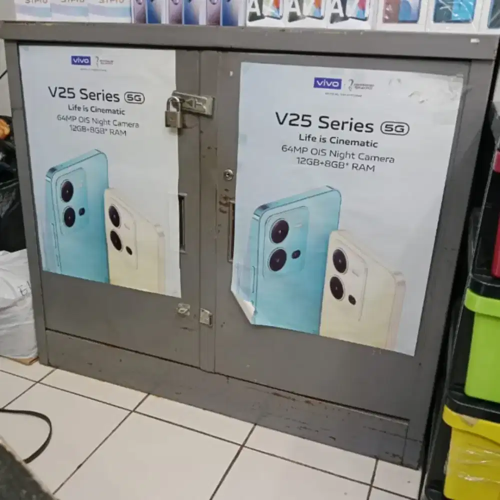 Lemari brankas besi tebal