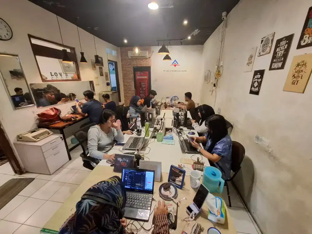 LOWONGAN PEKERJAAN
