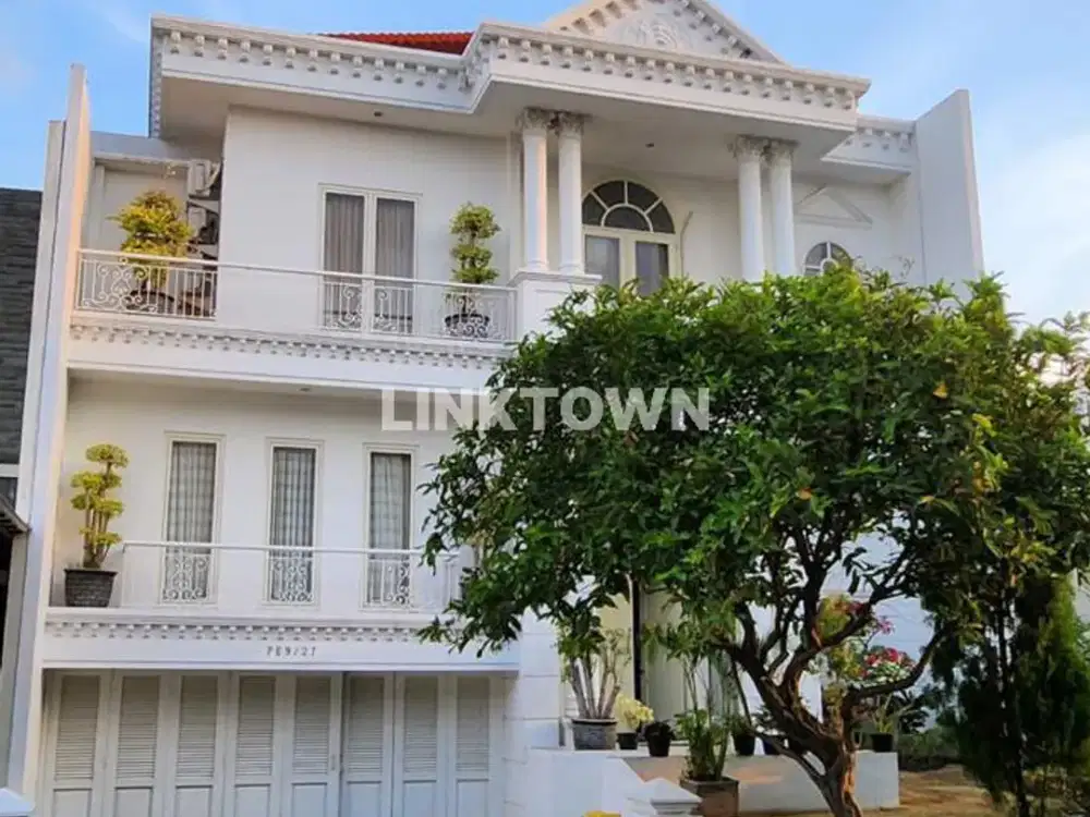 Rumah 2,5 Lantai Full Furnish Kawasan Elite Surabaya Barat di Pakuwon Indah
