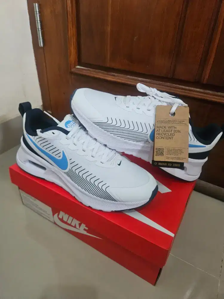 Nike Air Max Nuaxis size 42,5 kondisi baru resmi PT Nike Indonesia