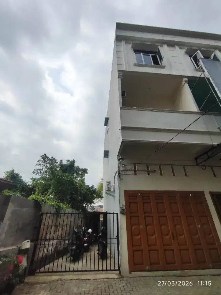 RUKO 3 SETENGAH LANTAI BU