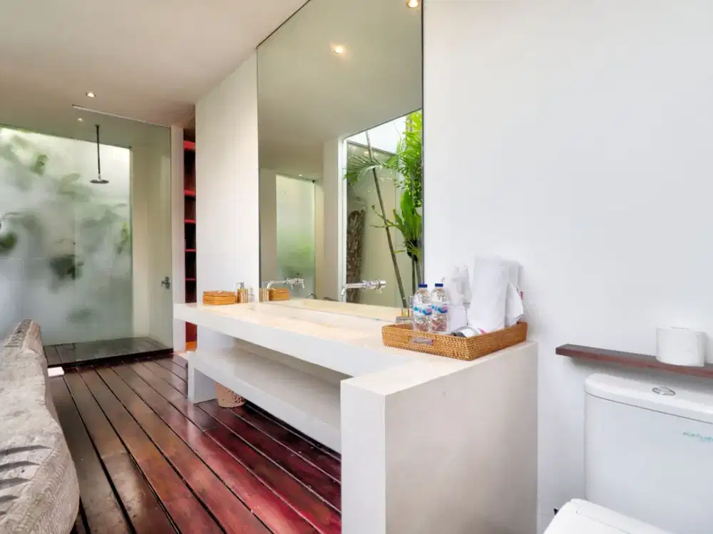 Prime 4 Bedroom Leasehold Villa Near Seminyak Beach Bali for Sale Leasehold - Thumbnail 9