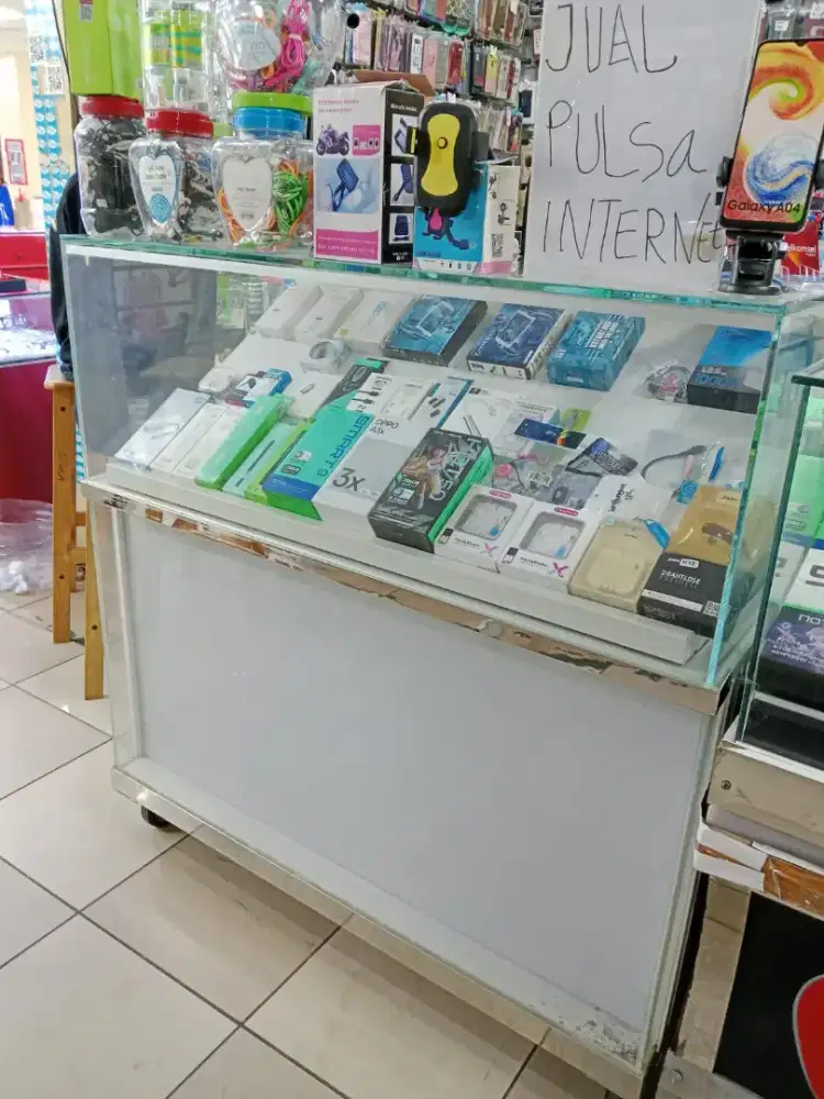 Lemari etalase toko handphone