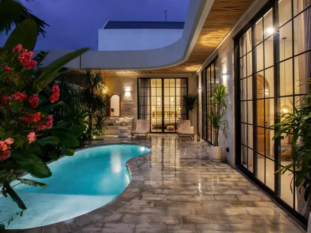 Vila baru hanya 450 m dari laut di kawasan wisata!