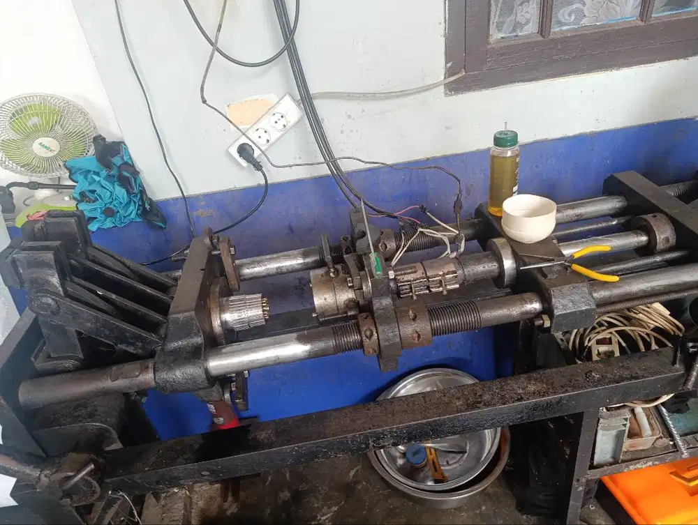 Loker Menggunakan Handpress