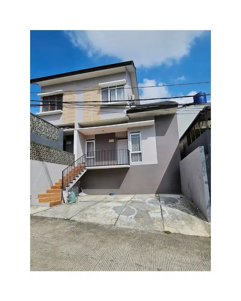 Kota Bali Bandung Dijual Rumah 1 1/2 Lantai Siap Huni Lingkungan Nyama