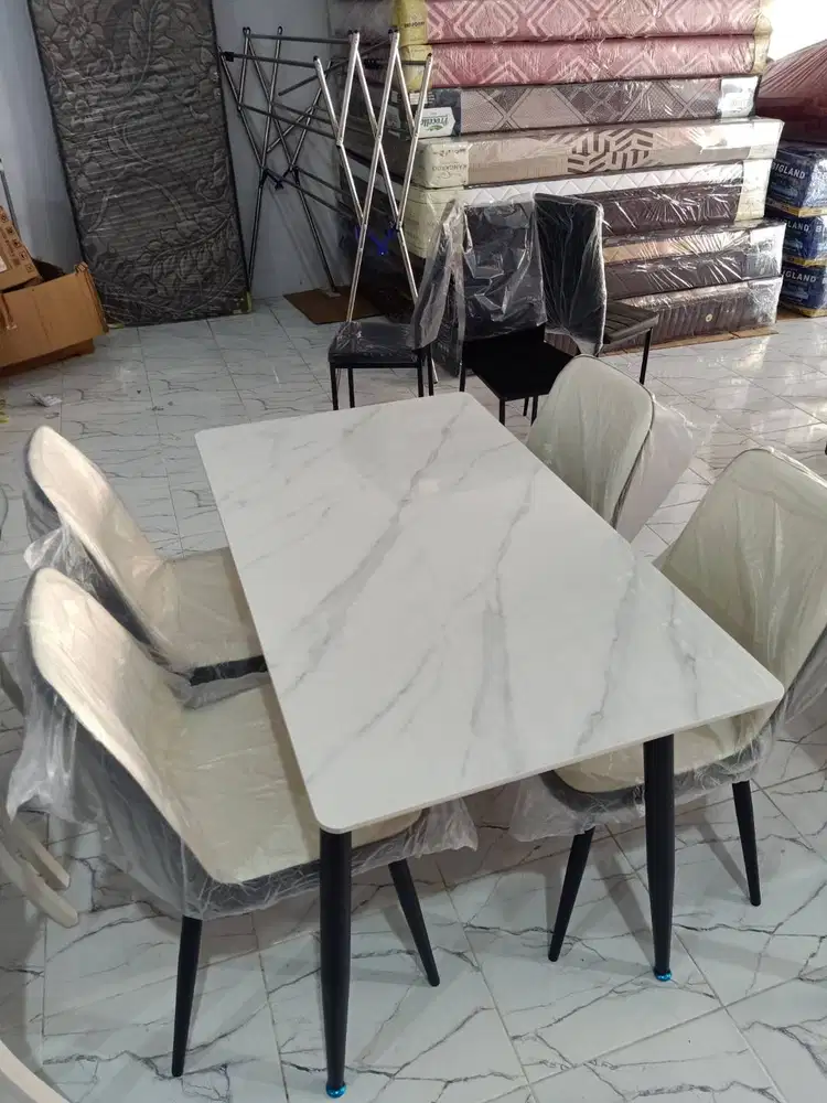 MEJA MAKAN GRANIT KURSI 4 SET