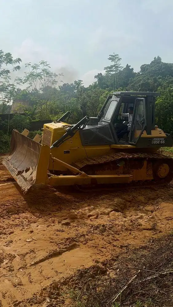 Dijual Dozer Komatsu D85E-SS